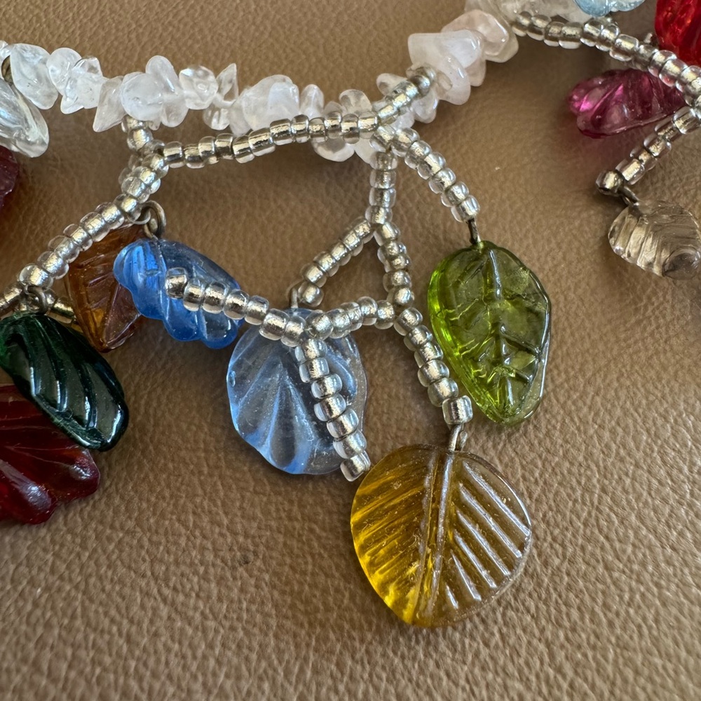 Elegant Multicolor Leaf Necklace - Picture 2 of 6